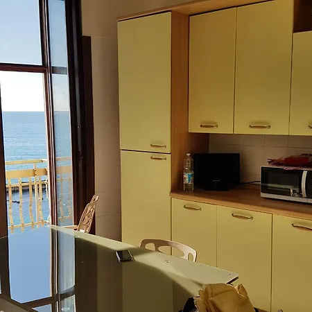 Casa Elegante Vista Mare Apartment *